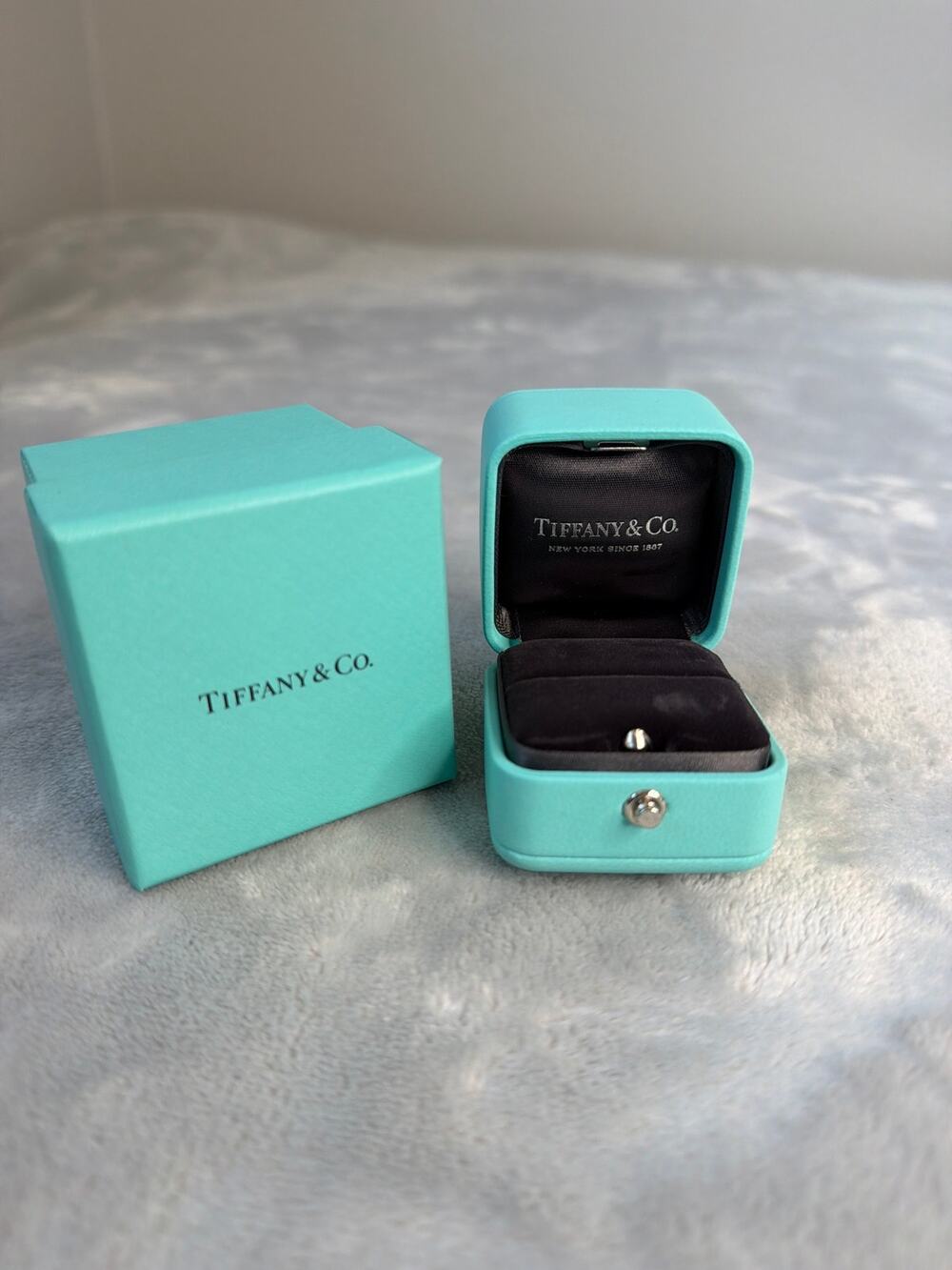 Tiffany & Co Engagement Ring Box Blue Velvet Push Button With Outer Box Set